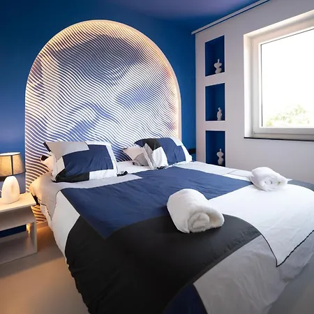 Capsule Santorini - Balneo - Sauna - Switch 2 Apartman