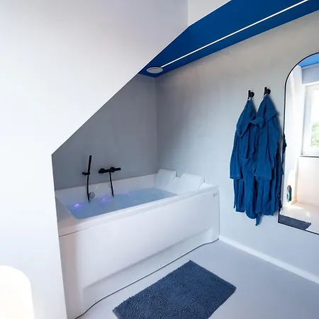 Capsule Santorini - Balneo - Sauna - Switch 2 Apartamento *