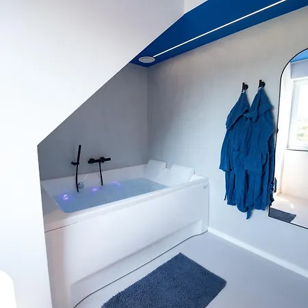 Capsule Santorini - Balneo - Sauna - Switch 2 Apartman *
